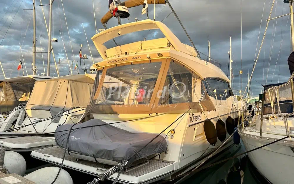 Prestige Yachts 460 Fly