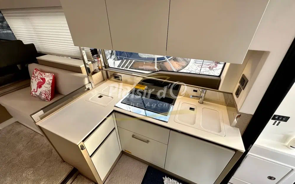 slider 18 Prestige Yachts 460 Fly