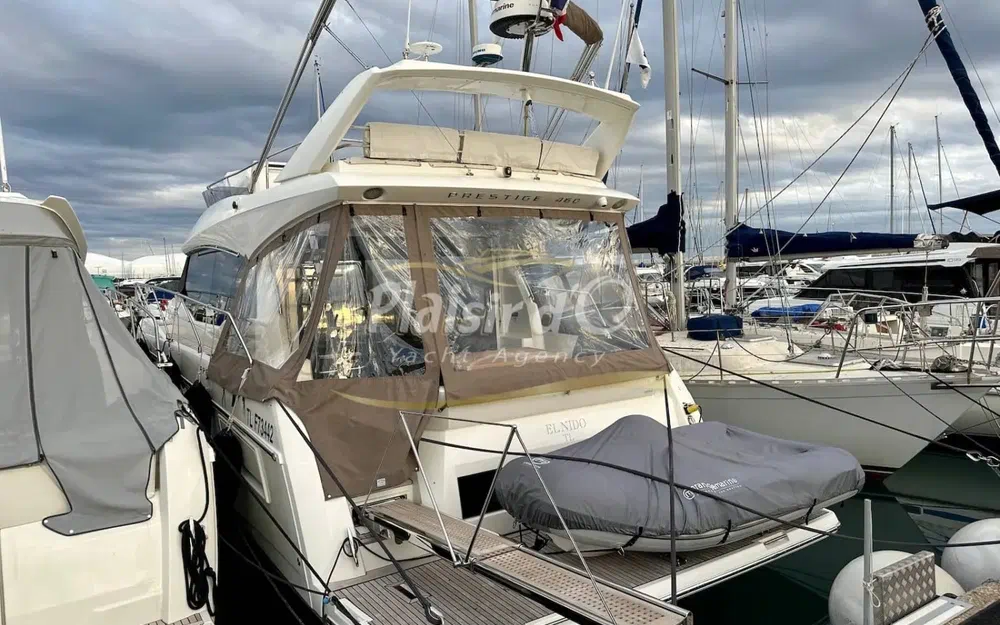 slider 7 Prestige Yachts 460 Fly