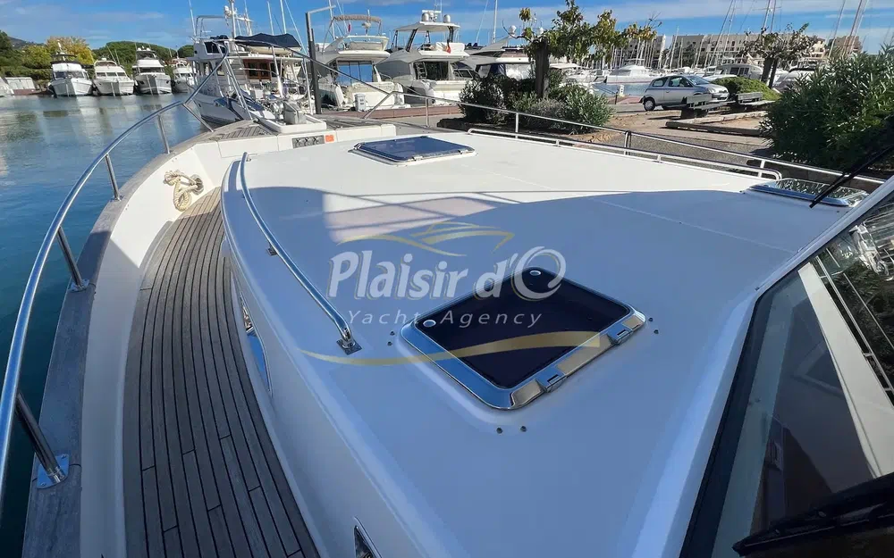 slider 14 Grand Banks 47 Europa