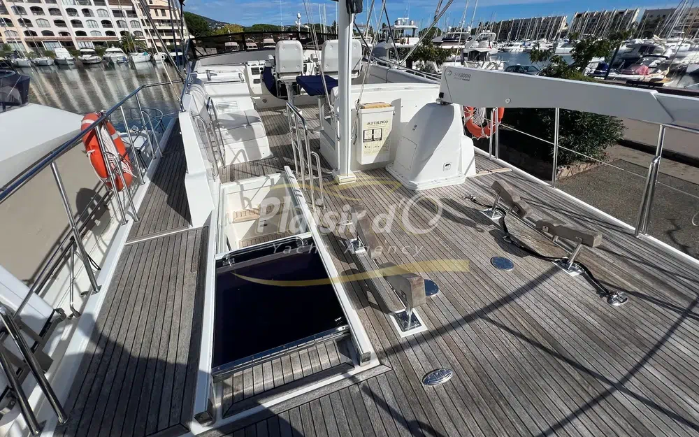 slider 18 Grand Banks 47 Europa