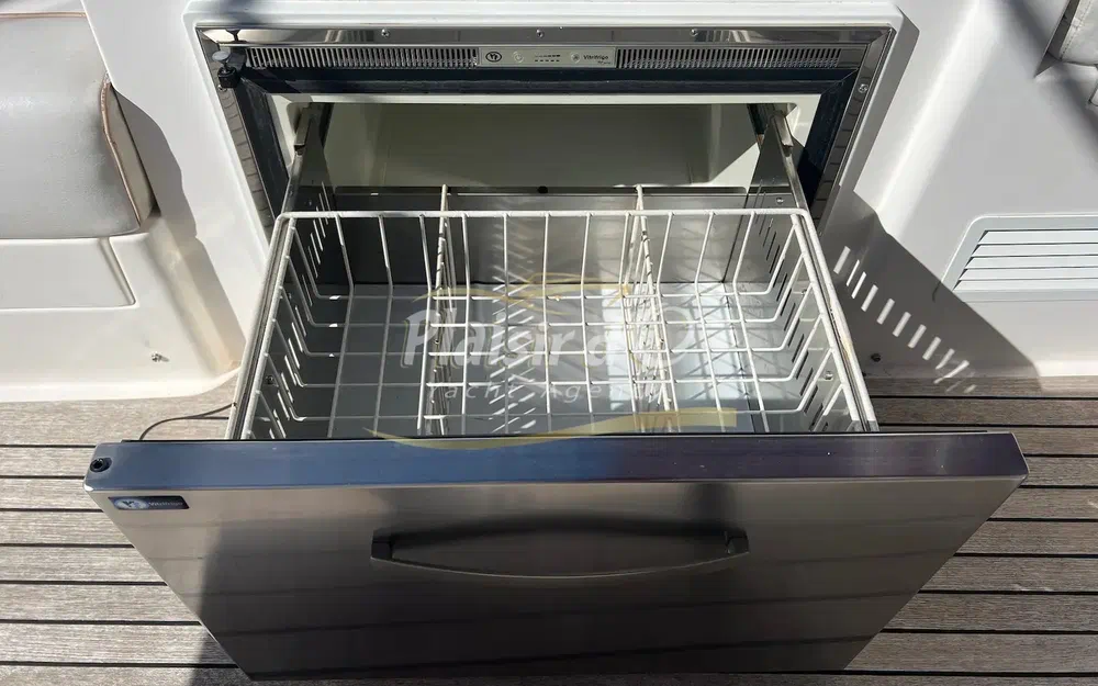 slider 23 Grand Banks 47 Europa