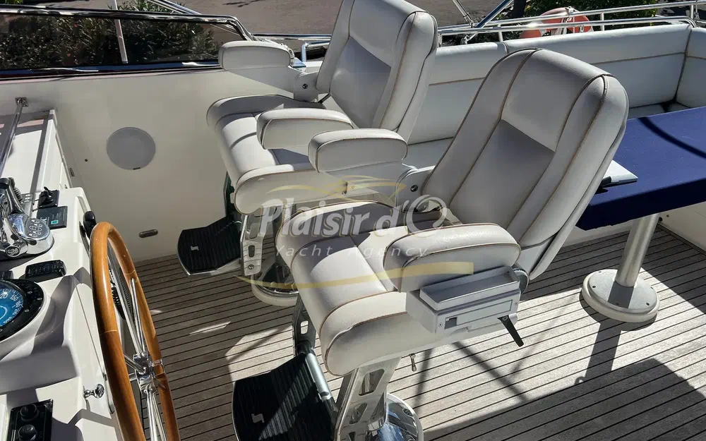 slider 25 Grand Banks 47 Europa