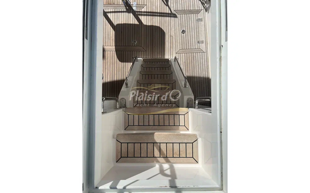 slider 33 Grand Banks 47 Europa