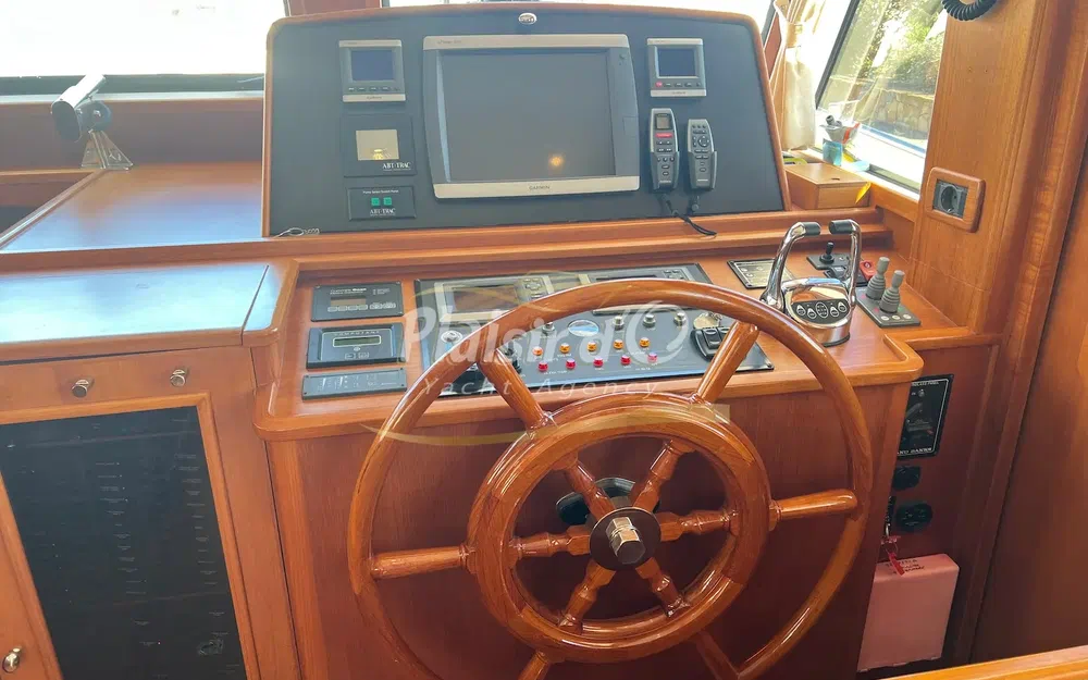 slider 37 Grand Banks 47 Europa