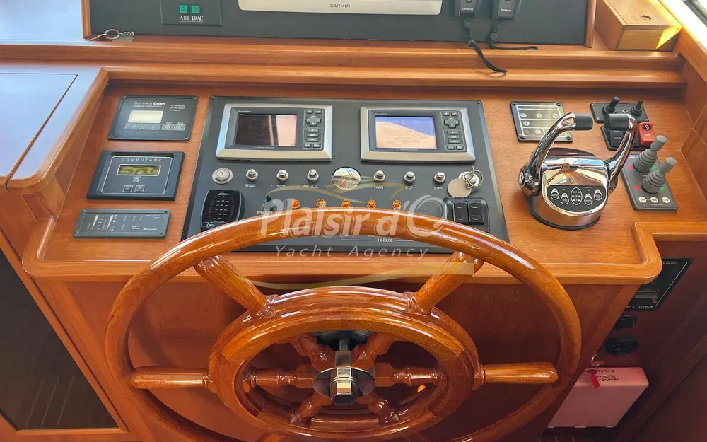 slider 38 Grand Banks 47 Europa