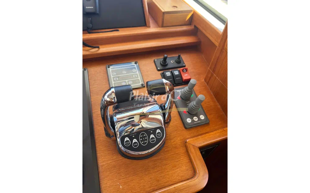 slider 39 Grand Banks 47 Europa