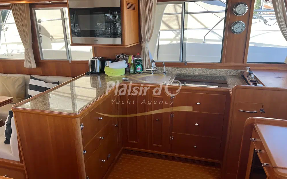slider 44 Grand Banks 47 Europa