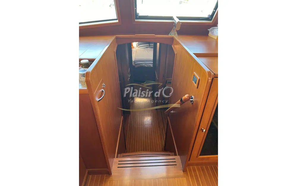 slider 51 Grand Banks 47 Europa