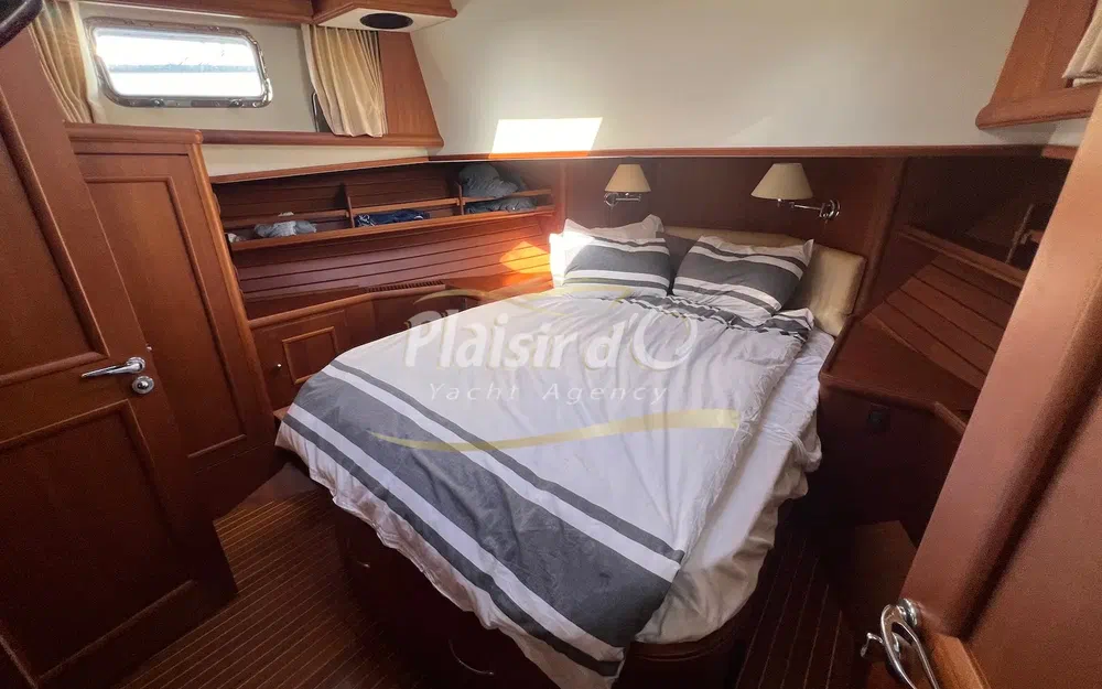 slider 56 Grand Banks 47 Europa