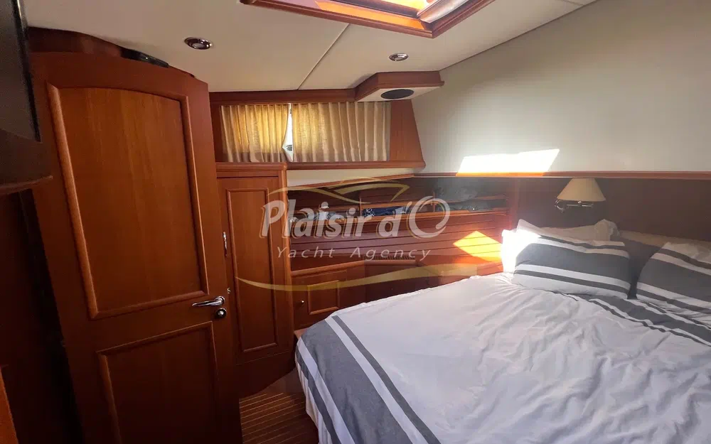 slider 58 Grand Banks 47 Europa