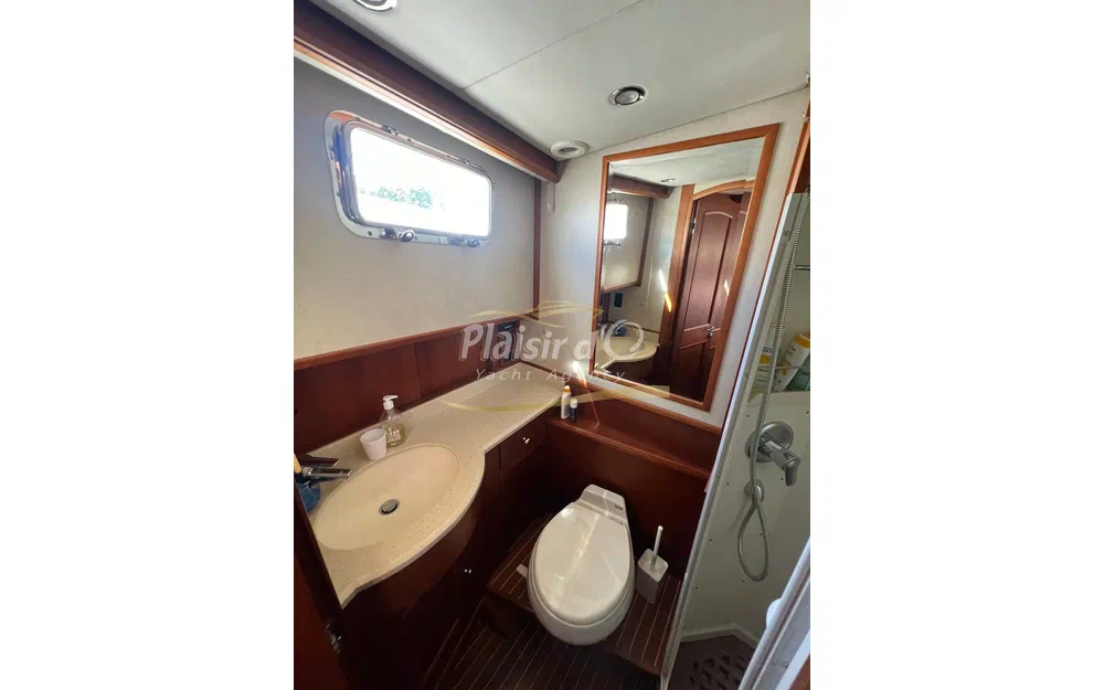 slider 59 Grand Banks 47 Europa