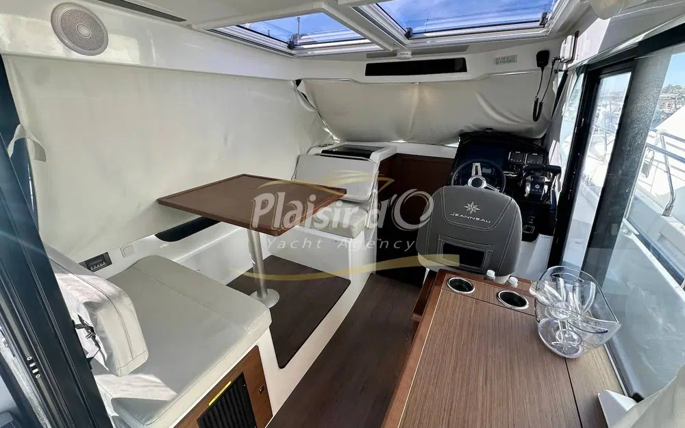 slider 16 Jeanneau Merry Fisher 895