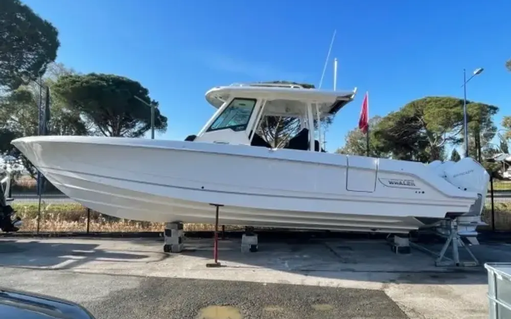 Boston WhalerBoston Whaler 360 Outrage