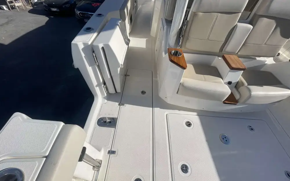 slider 14 Boston Whaler  360 Outrage