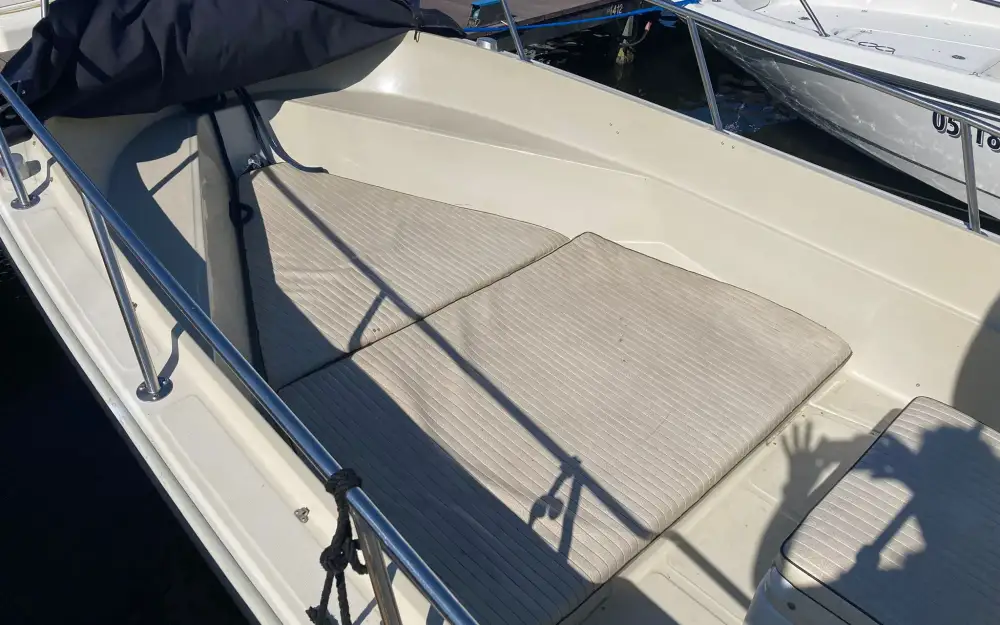 slider 4 Boston Whaler  25 Outrage