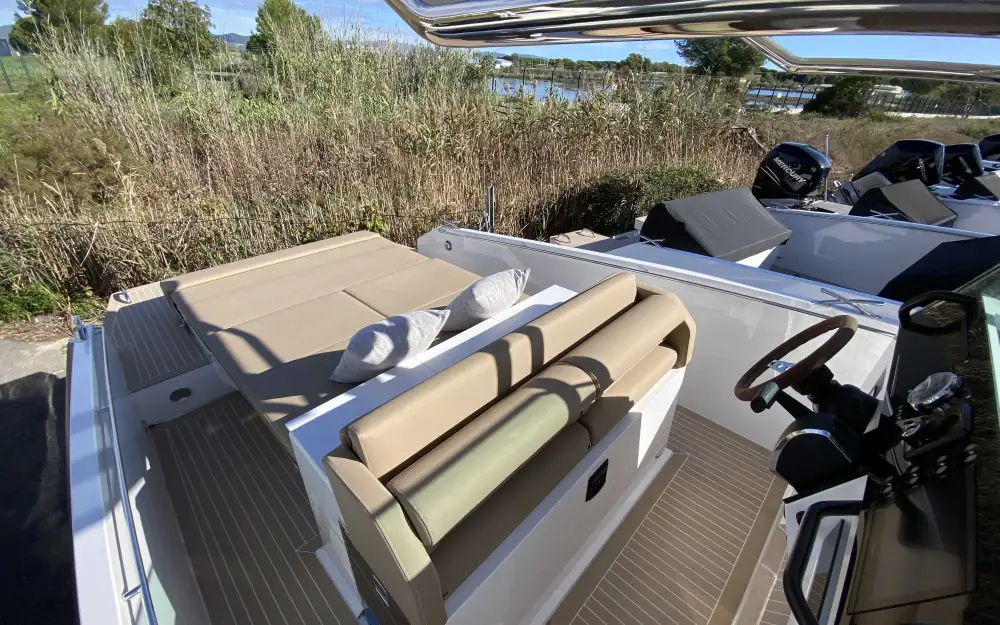 slider 7 Delta Powerboats  T26