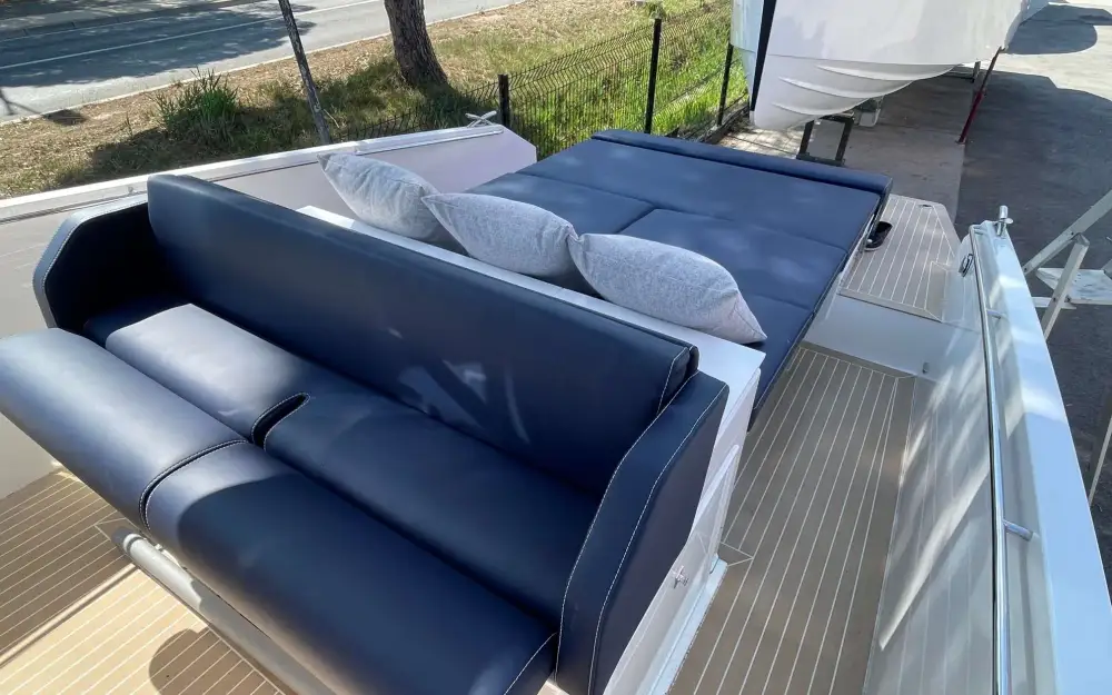 slider 9 Delta Powerboats  T26