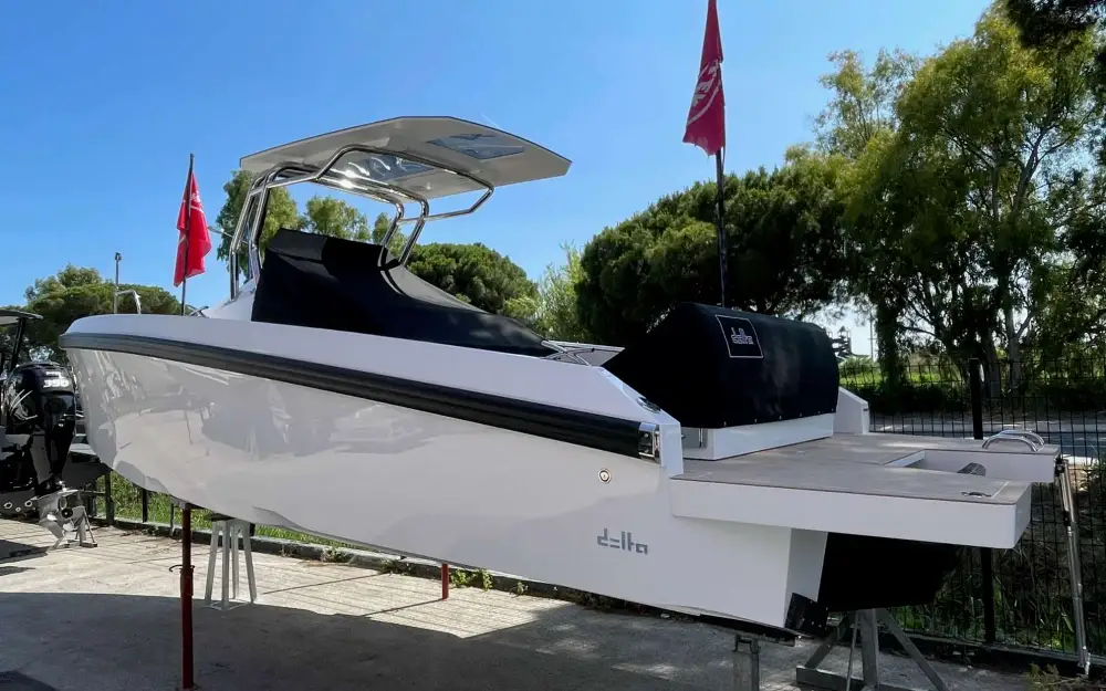 slider 11 Delta Powerboats  T26