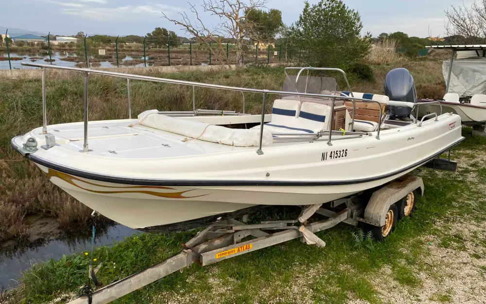 slider 0 Boston Whaler  21 Outrage