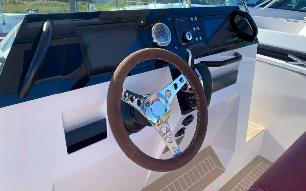 slider 8 Delta Powerboats  T26