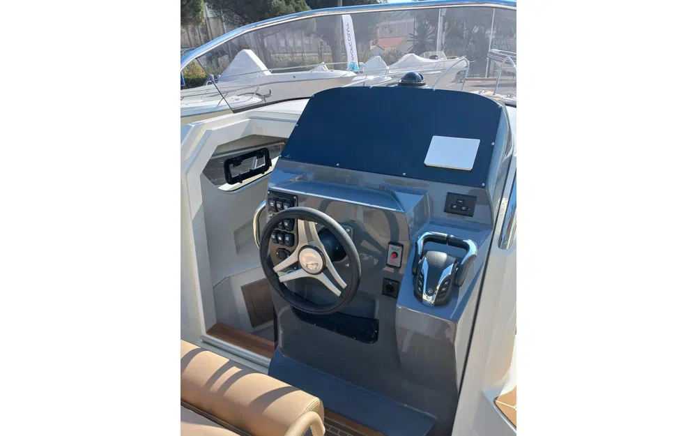 slider 4 Capelli Tempest 900