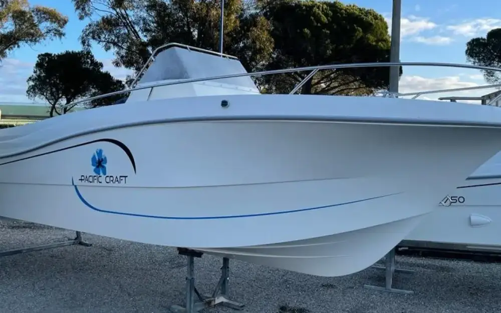 slider 1 Pacific Craft  750 Open