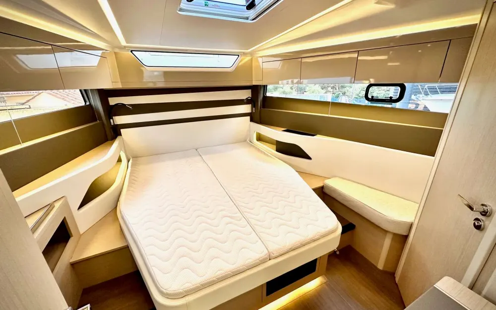 slider 15 Jeanneau DB 43 - null