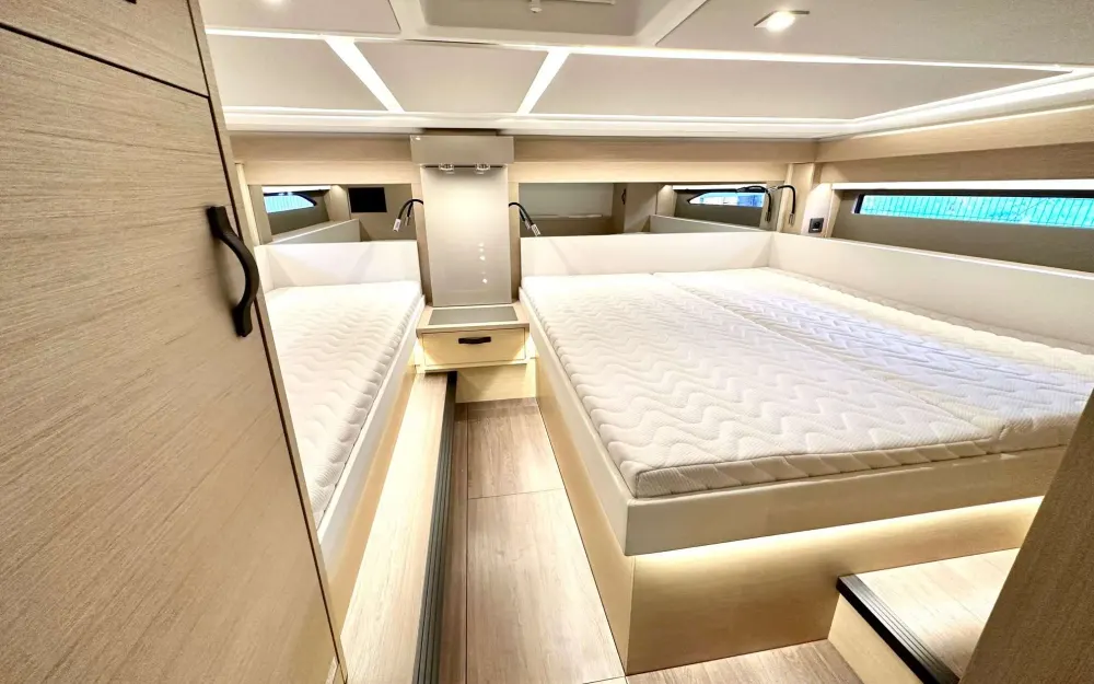 slider 17 Jeanneau DB 43 - null