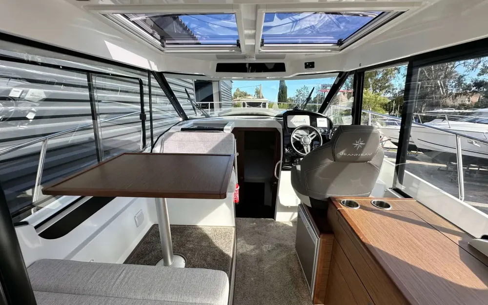 slider 8 Jeanneau Merry Fisher 895