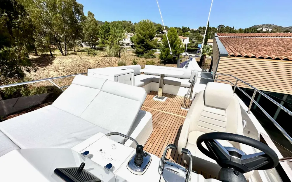 slider 22 Jeanneau Prestige 420 Fly