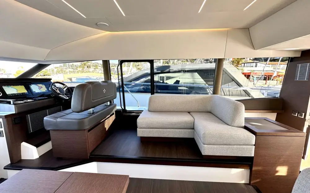 slider 8 Jeanneau Prestige 520