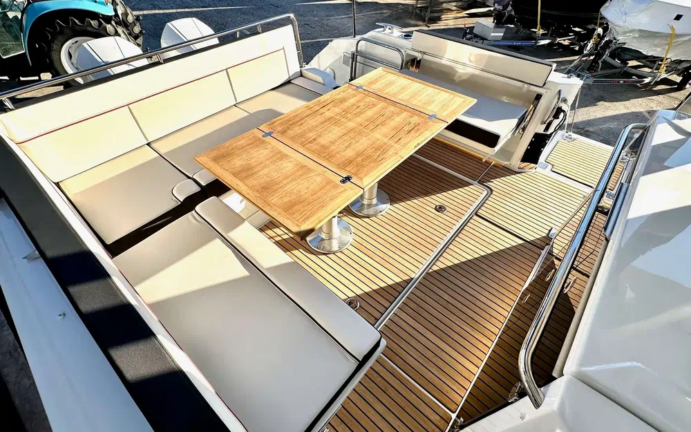 slider 9 Jeanneau Cap Camarat 10.5 WA Cap Camarat 10.5 Wa Serie 2