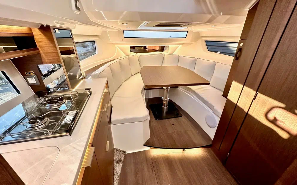 slider 28 Jeanneau Cap Camarat 10.5 WA Cap Camarat 10.5 Wa Serie 2