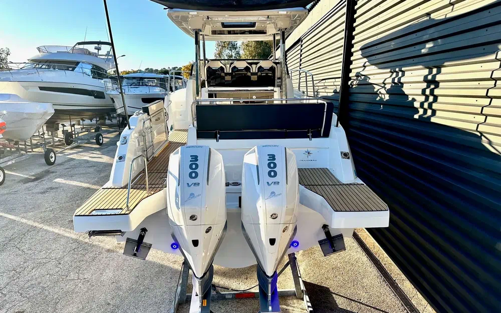 slider 2 Jeanneau Cap Camarat 10.5 WA Cap Camarat 10.5 Wa Serie 2