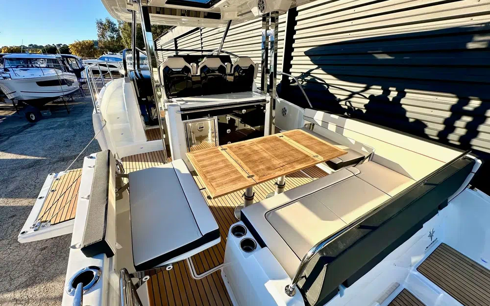 slider 6 Jeanneau Cap Camarat 10.5 WA Cap Camarat 10.5 Wa Serie 2