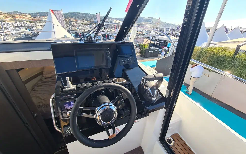 slider 9 Jeanneau Merry Fisher 895