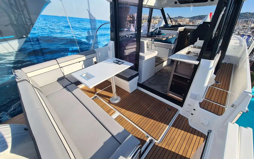 slider 6 Jeanneau Merry Fisher 895