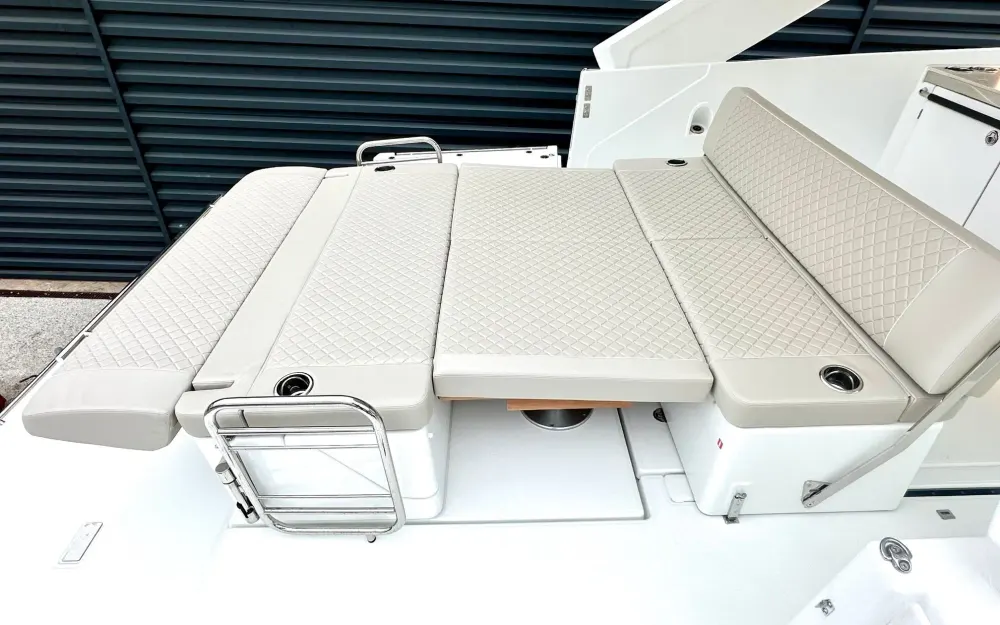 slider 10 Jeanneau DB 37 - null