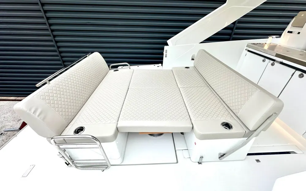 slider 11 Jeanneau DB 37 - null
