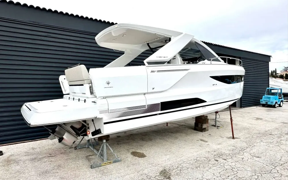 slider 1 Jeanneau DB 37 - null