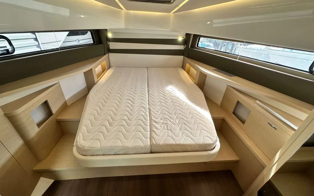 slider 19 Jeanneau DB 37 - null