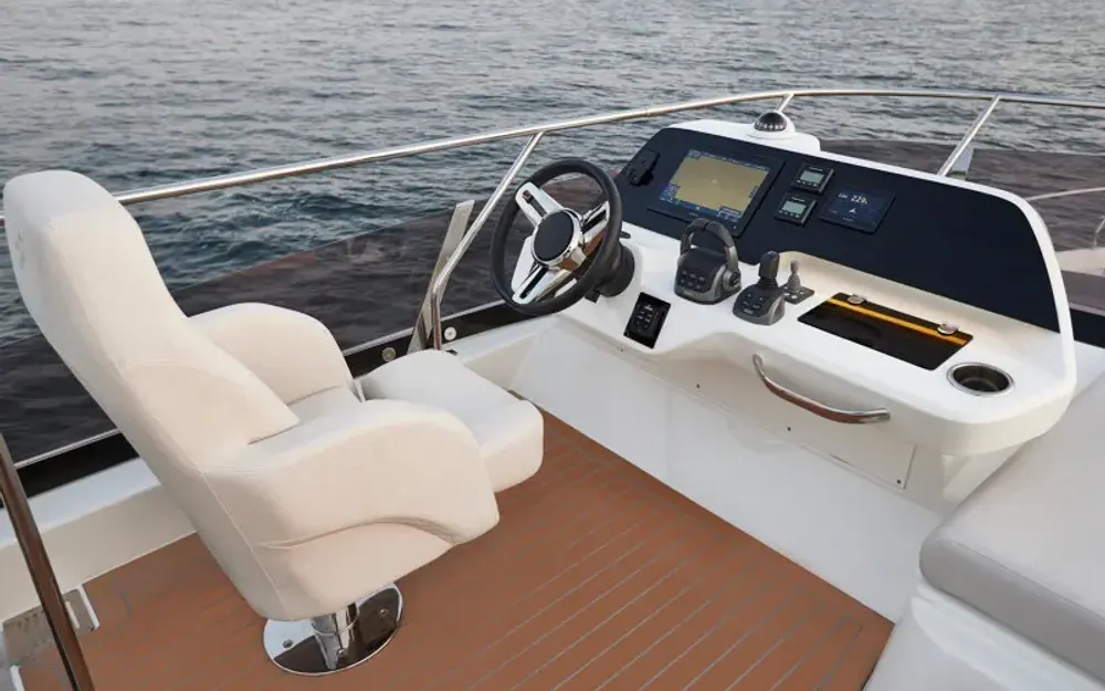 slider 9 Jeanneau Prestige F4 - null