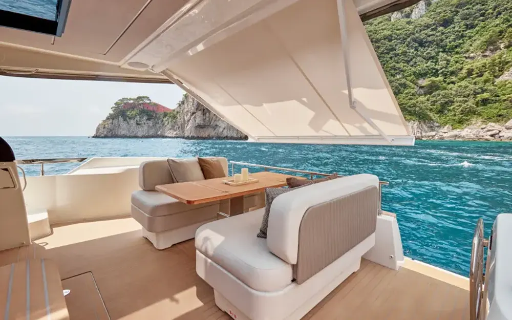 slider 14 Jeanneau Prestige F4 - null