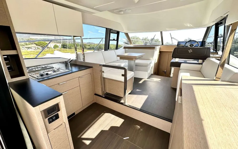 slider 7 Jeanneau Prestige 420 Fly
