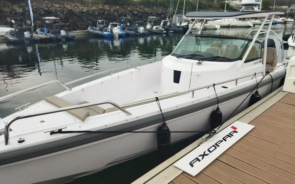 slider 1 Axopar  28 T Top