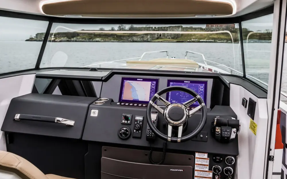 slider 6 Axopar  37 XC Cross Cabin