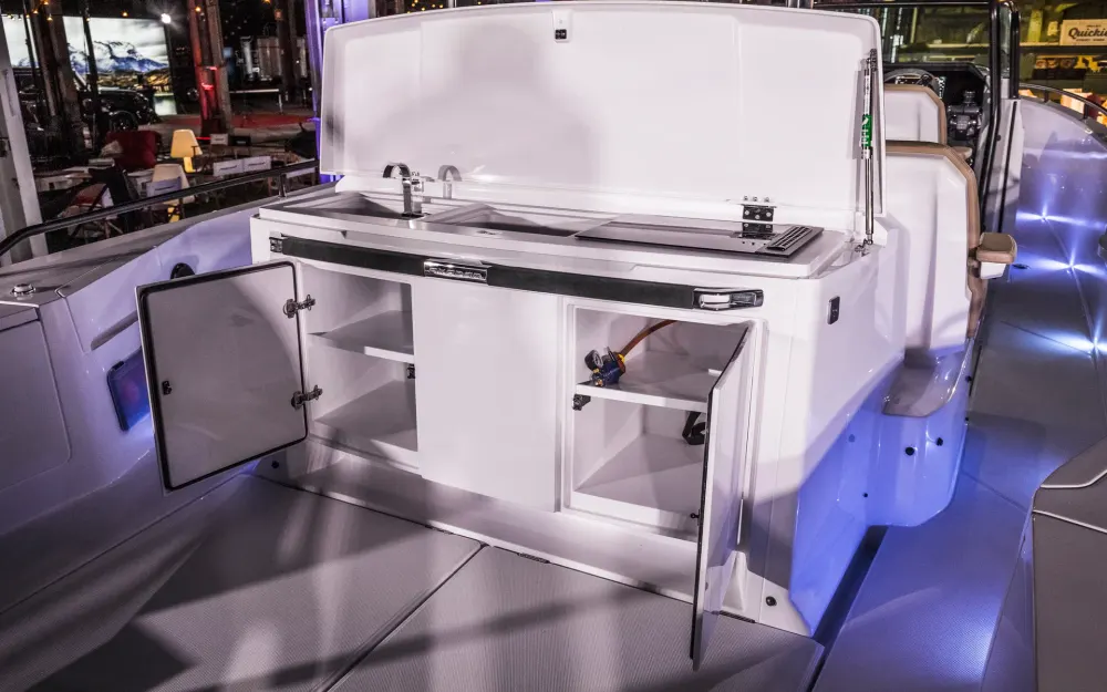 slider 9 Axopar  37 XC Cross Cabin