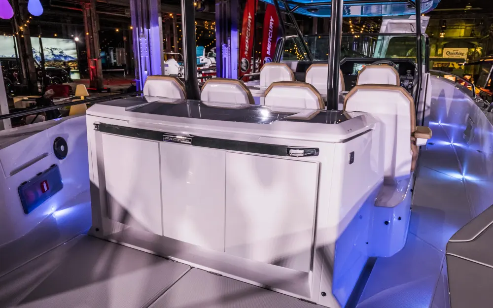 slider 10 Axopar  37 XC Cross Cabin