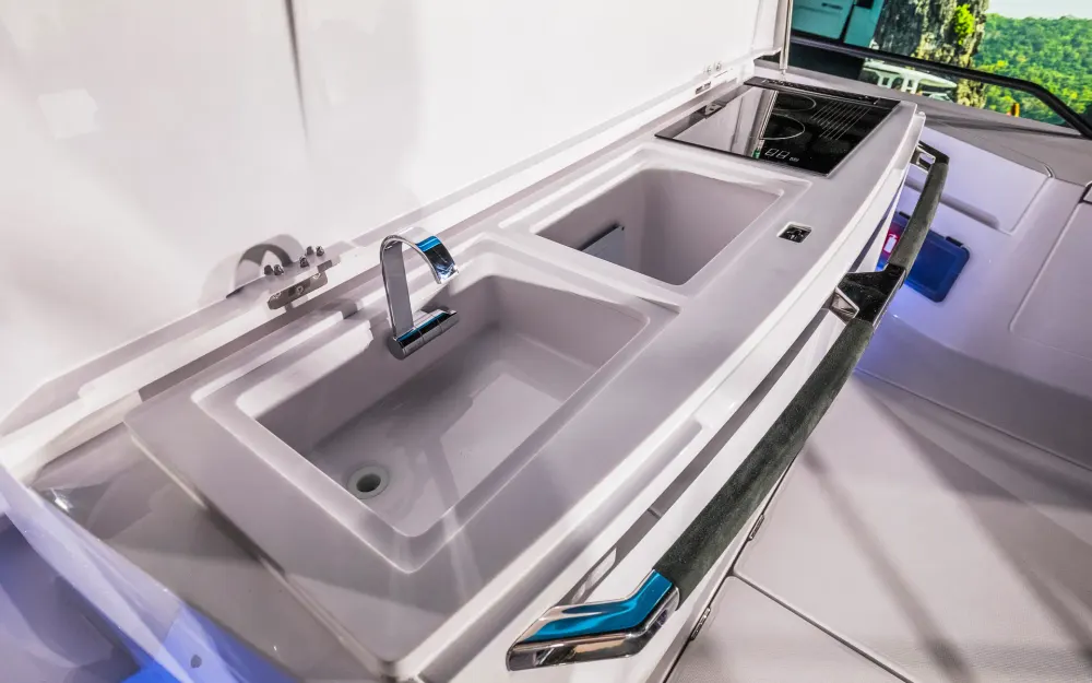 slider 11 Axopar  37 XC Cross Cabin